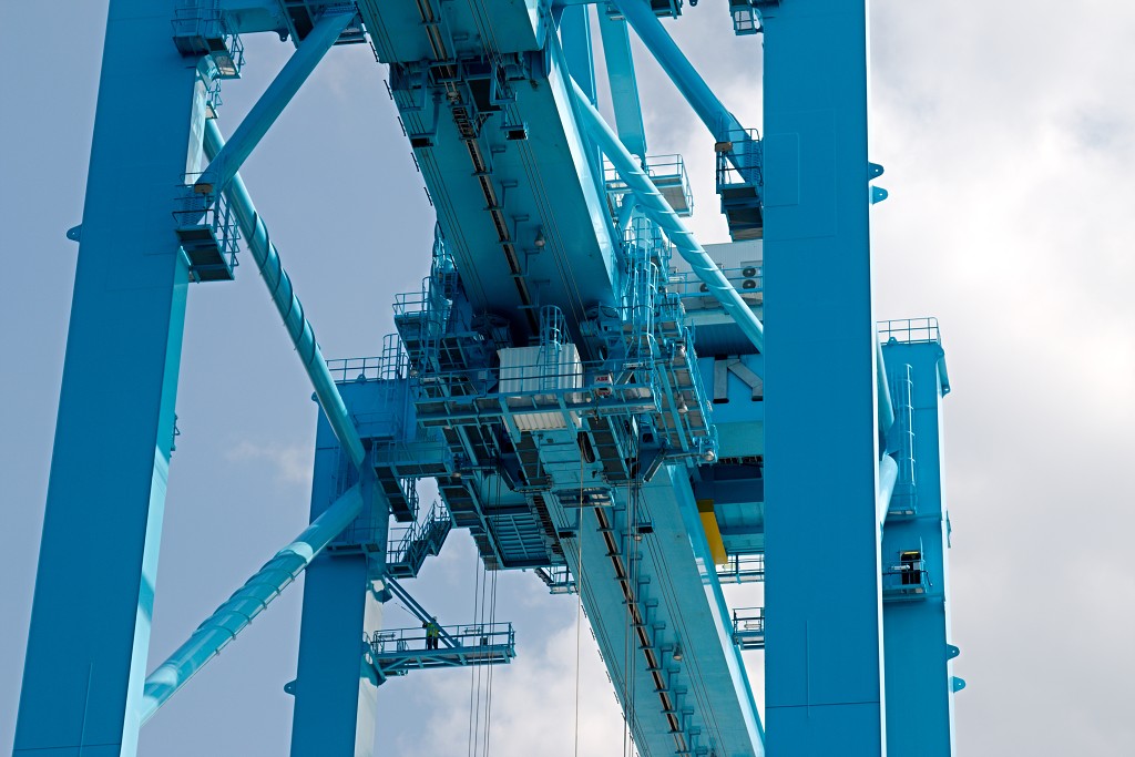 europoort maasvlakte rotterdam botlek haven scheepvaart industrie fabrieken marine transport overslag terminal portlantis ferry centrale